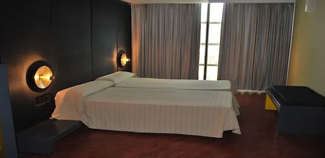 Hotel Ciutat 이괄라다 4*,