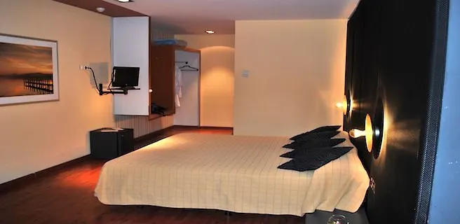 Hotel Ciutat 이괄라다